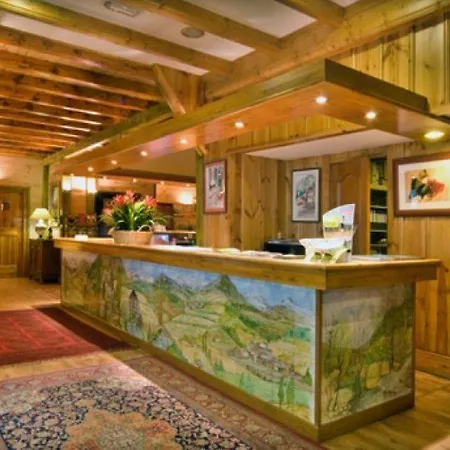 Hotel Rutllan & 4*
