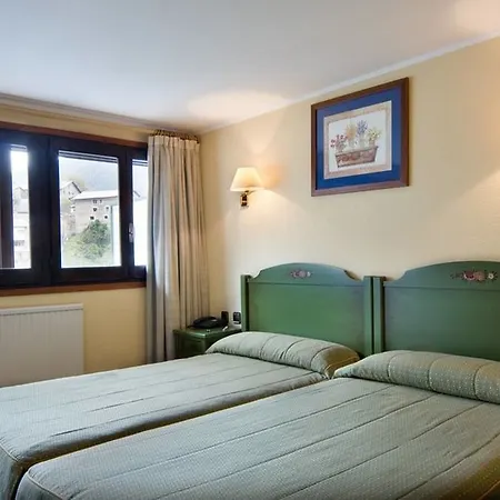 Hotel Rutllan & 4*
